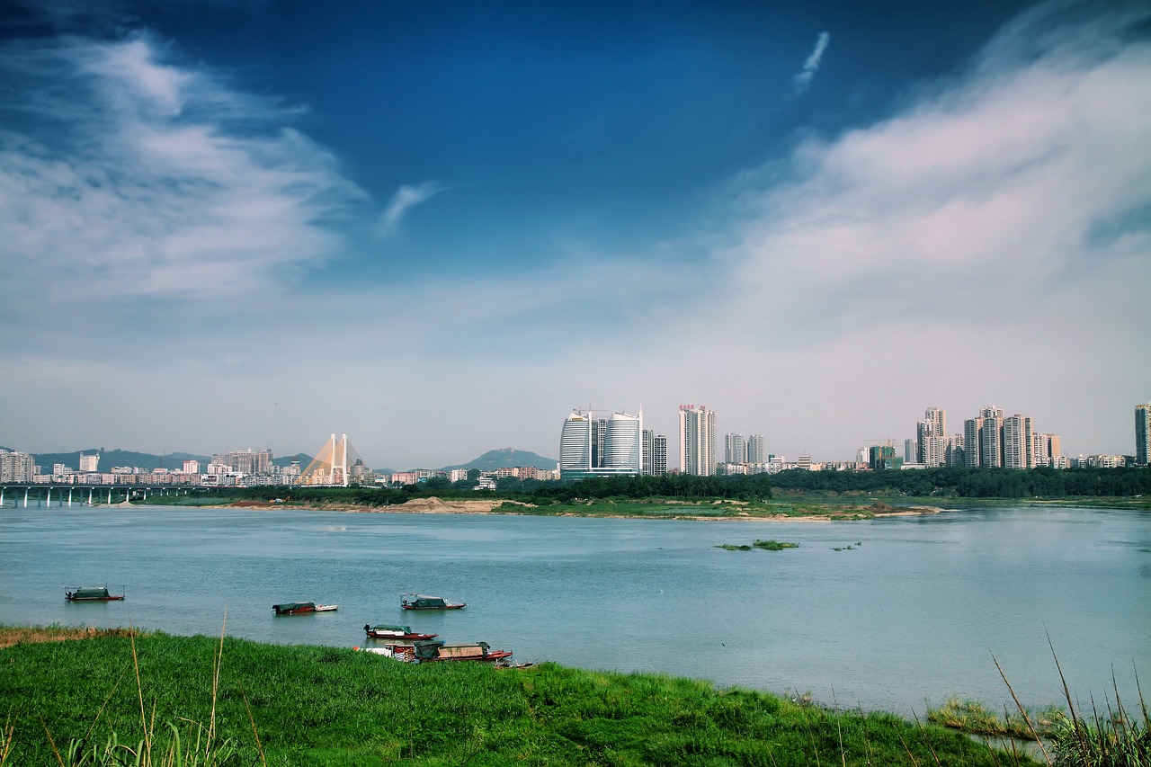 江門市鄧偉根最新動(dòng)態(tài)，城市發(fā)展的杰出領(lǐng)導(dǎo)者引領(lǐng)前行