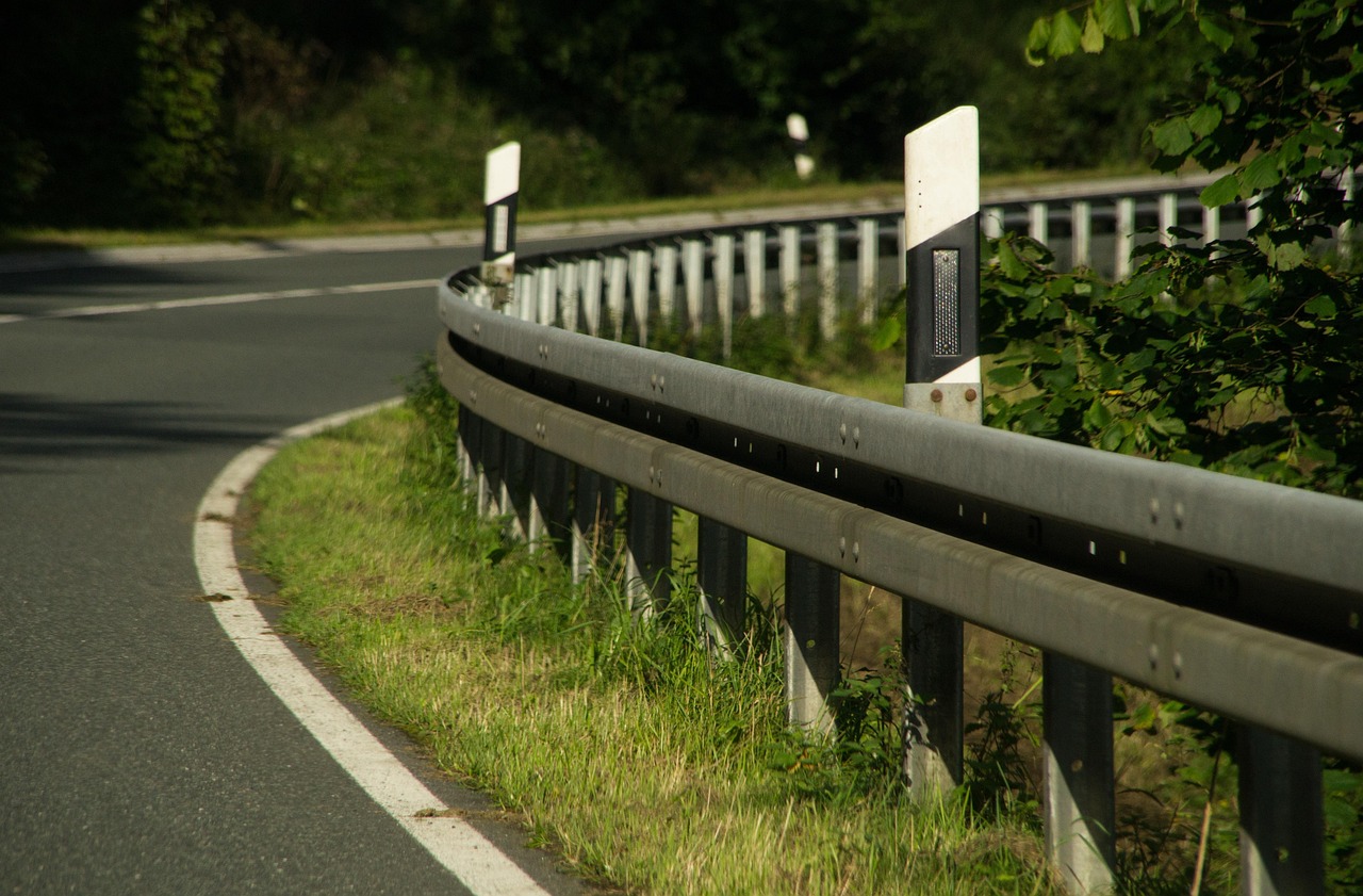最新道路安全技術(shù)與智能交通環(huán)境的構(gòu)建，打造安全高效交通網(wǎng)絡(luò)