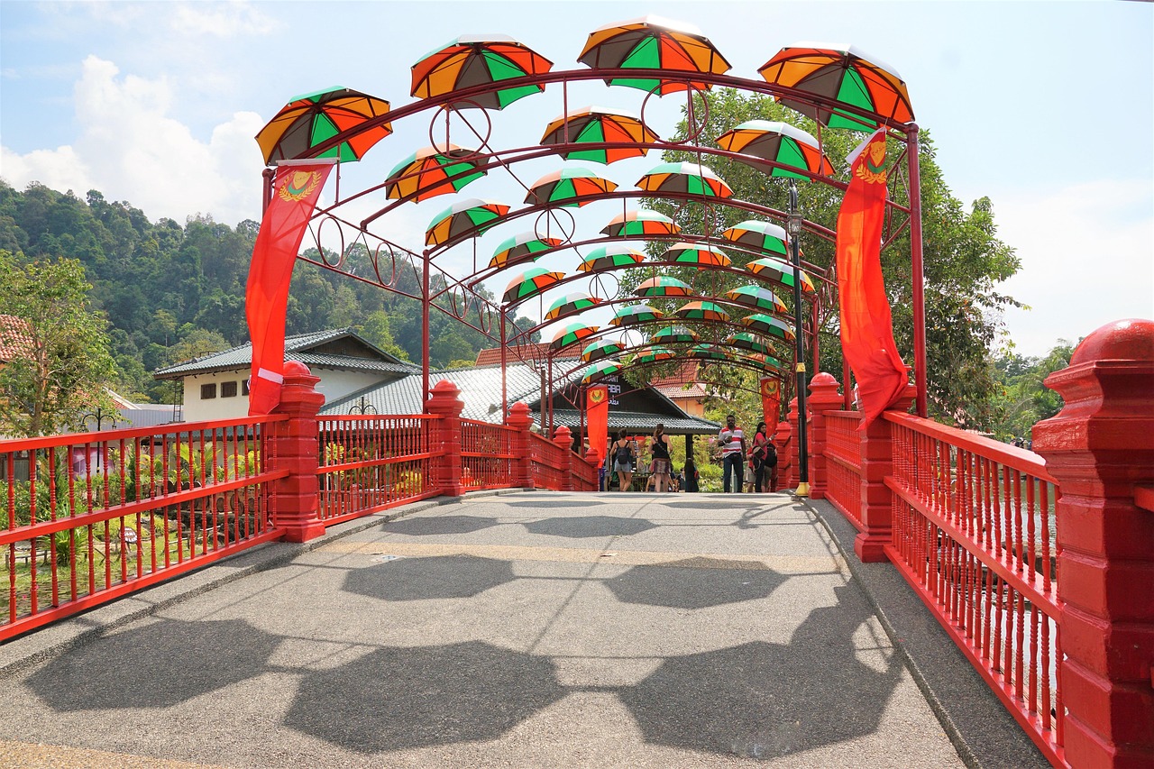 鄉(xiāng)村扇子舞秧歌璀璨啟幕，文化活動(dòng)的熱鬧開(kāi)場(chǎng)